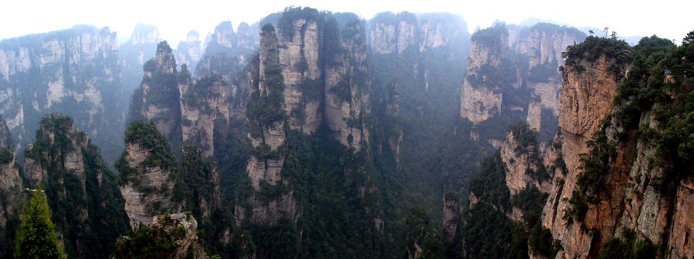上去就是袁家界景区,先后游览后花园,迷魂台,南天一柱(即乾坤柱