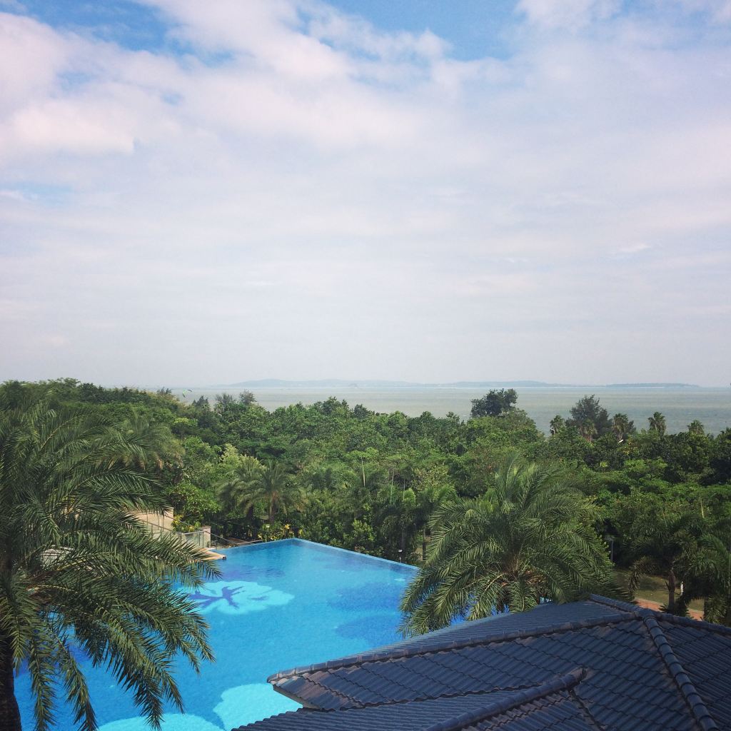 喜欢海景房,蓝天白云和大海,心旷神怡.